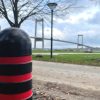 Sort pullert med røde reflekser
